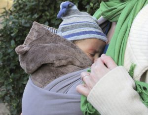 建議選擇從新生兒起即可使用的揹帶
