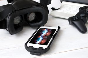 手機用的虛擬實境眼鏡 or 電腦等用的虛擬實境眼鏡