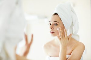 上妝前做好保濕工作，就能有效防止脫妝