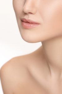 什麼是護唇精華液？