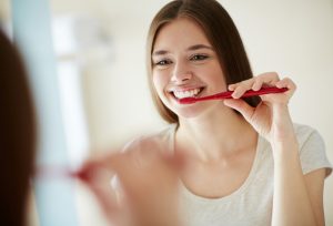 依據目的需求，更換不同訴求的牙膏使用