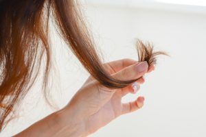 分岔髮質，建議使用泡沫多的氨基酸系列洗髮精