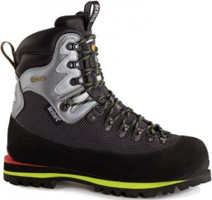 5. Bestard FITZ ROY 3989 冰攀重裝登山靴／有冰爪卡槽．單隻重量975g（27cm）