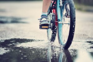 若會在雨天騎車，必須留意「防水」功能