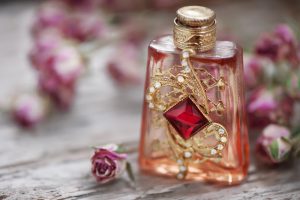 香水／淡香精（Eau De Parfum）：香氣能持續4～6小時