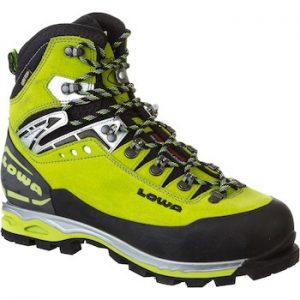 高筒靴：能在雪地攀登時嚴防受傷和受寒